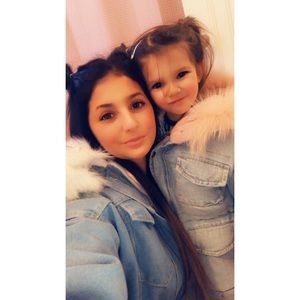 Meet your Posher, Avae